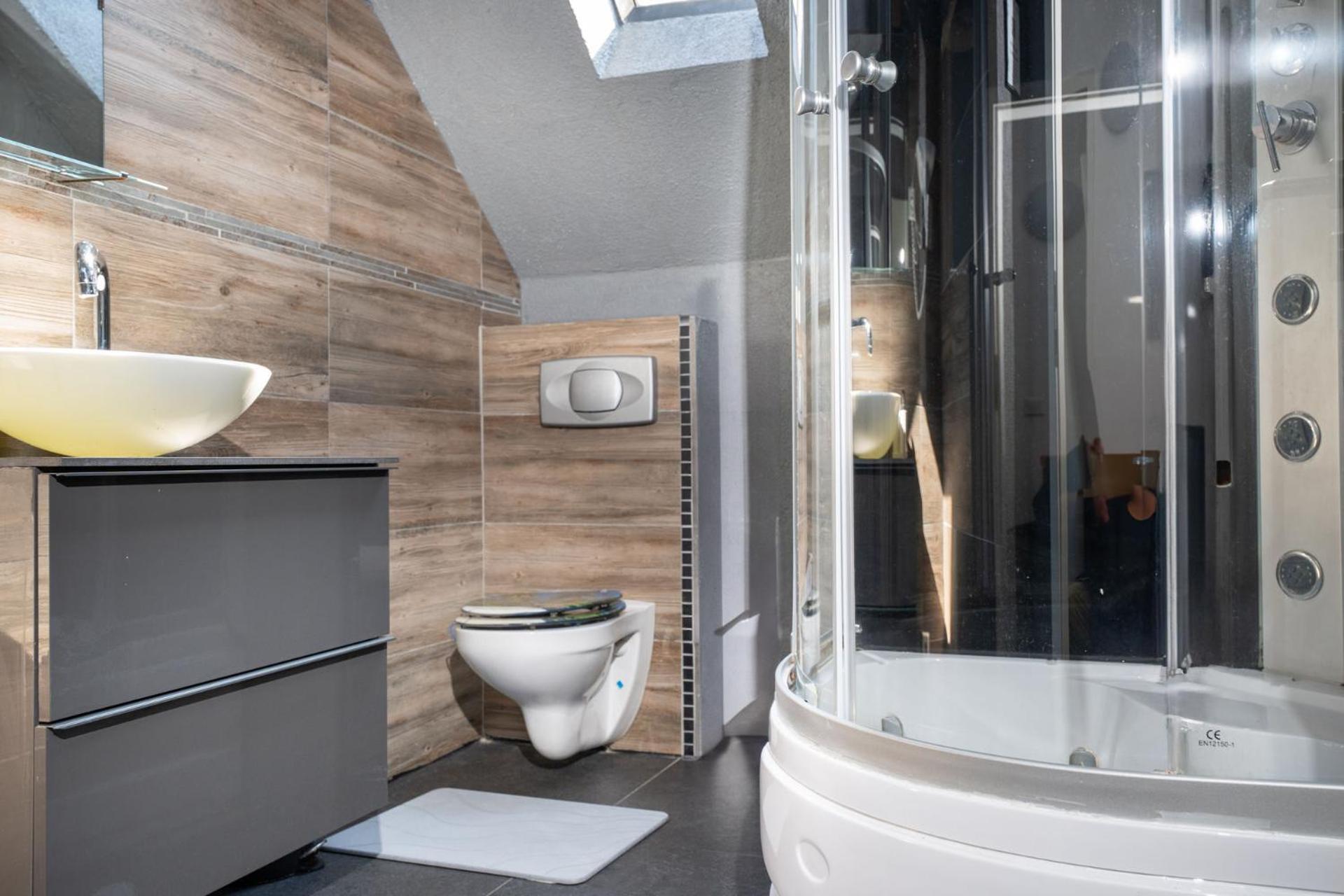 12: Privatzimmer Fuer Reisende Durch Koblenz コブレンツ エクステリア 写真